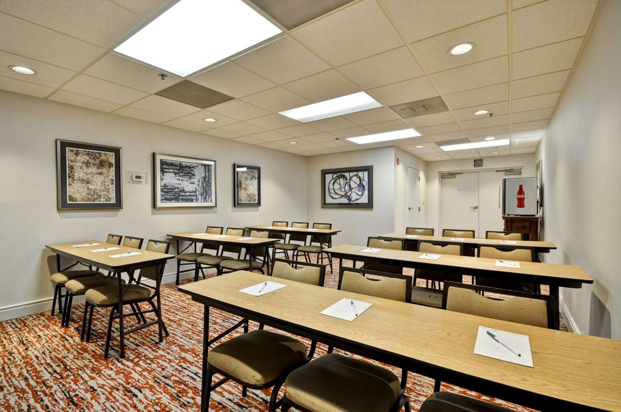 Hotel Homewood By Hilton Phoenix-biltmore 3*